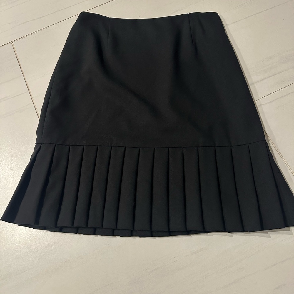 Dana Buchman black wool midi skirt with pleats size 8